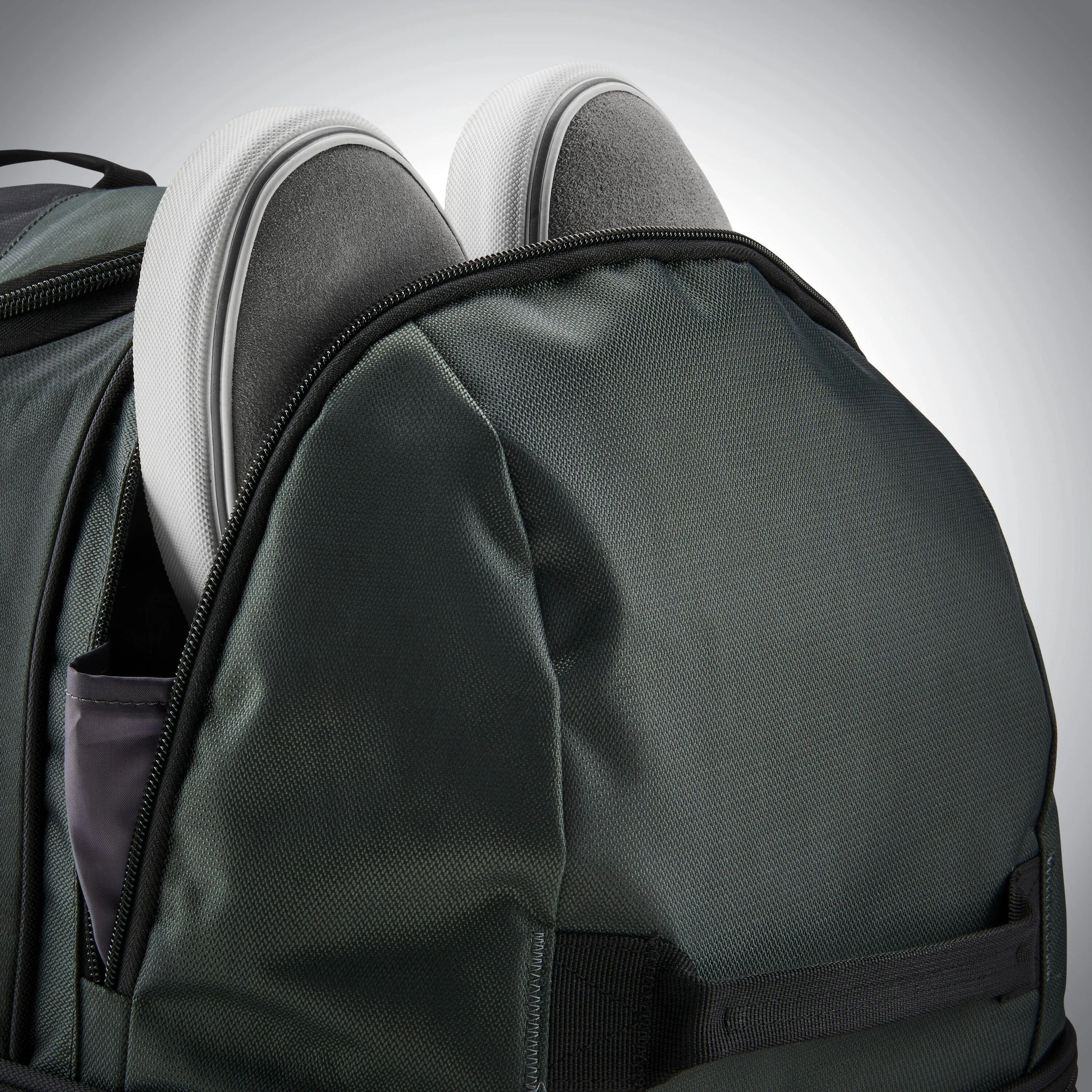 Andante 2 Softside 32" Large Checked Wheeled Duffel
