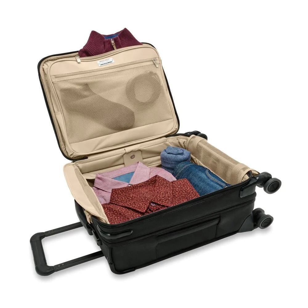 Baseline Compact Carry-On Spinner 19" // Black