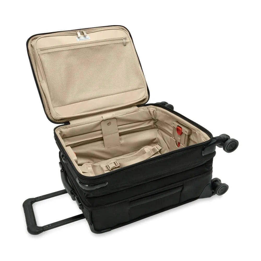 Baseline Compact Carry-On Spinner 19" // Black