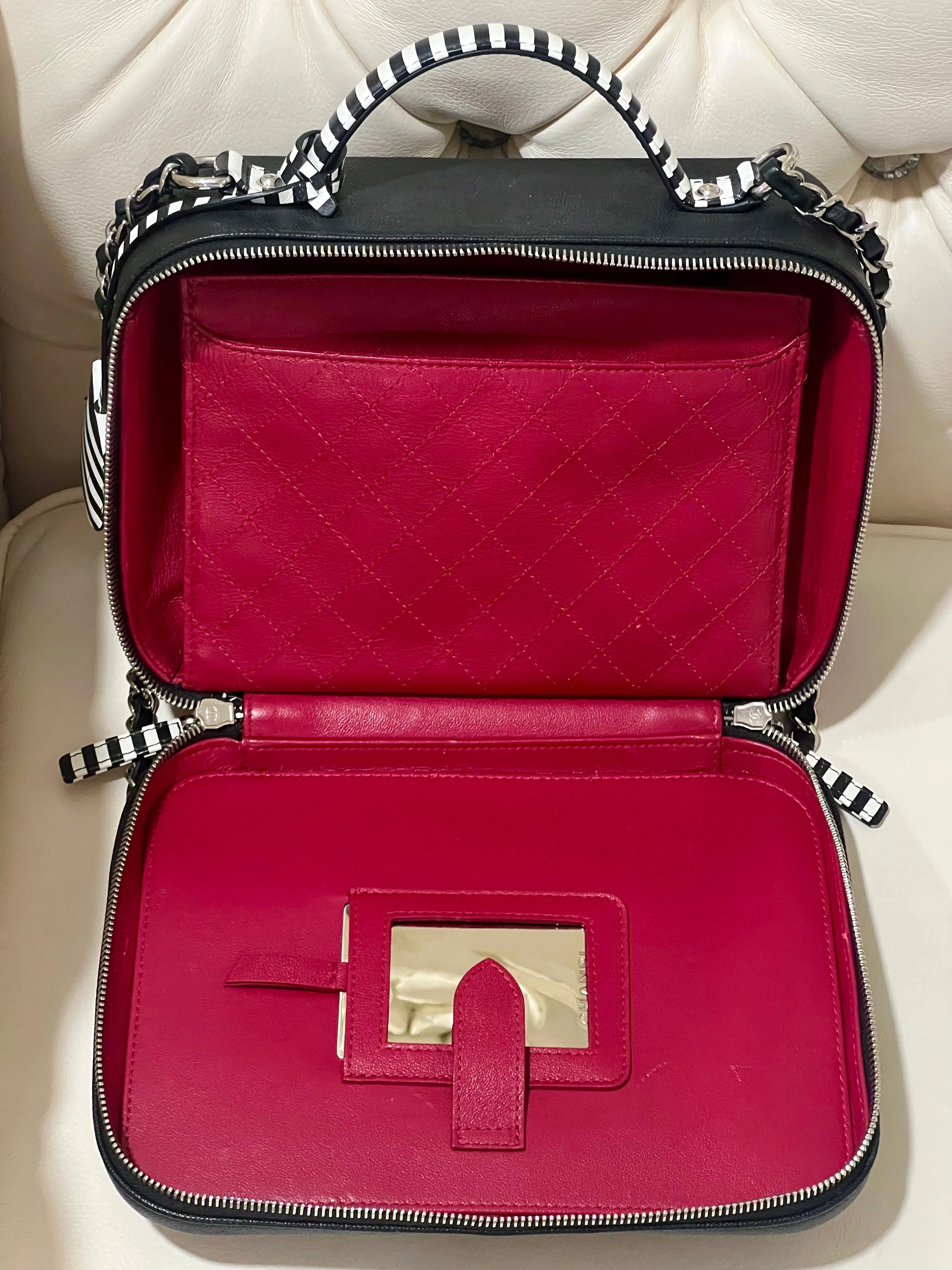 CHANEL CAVIAR QUILTED MEDIUM CC FILIGREE VANITY CASE