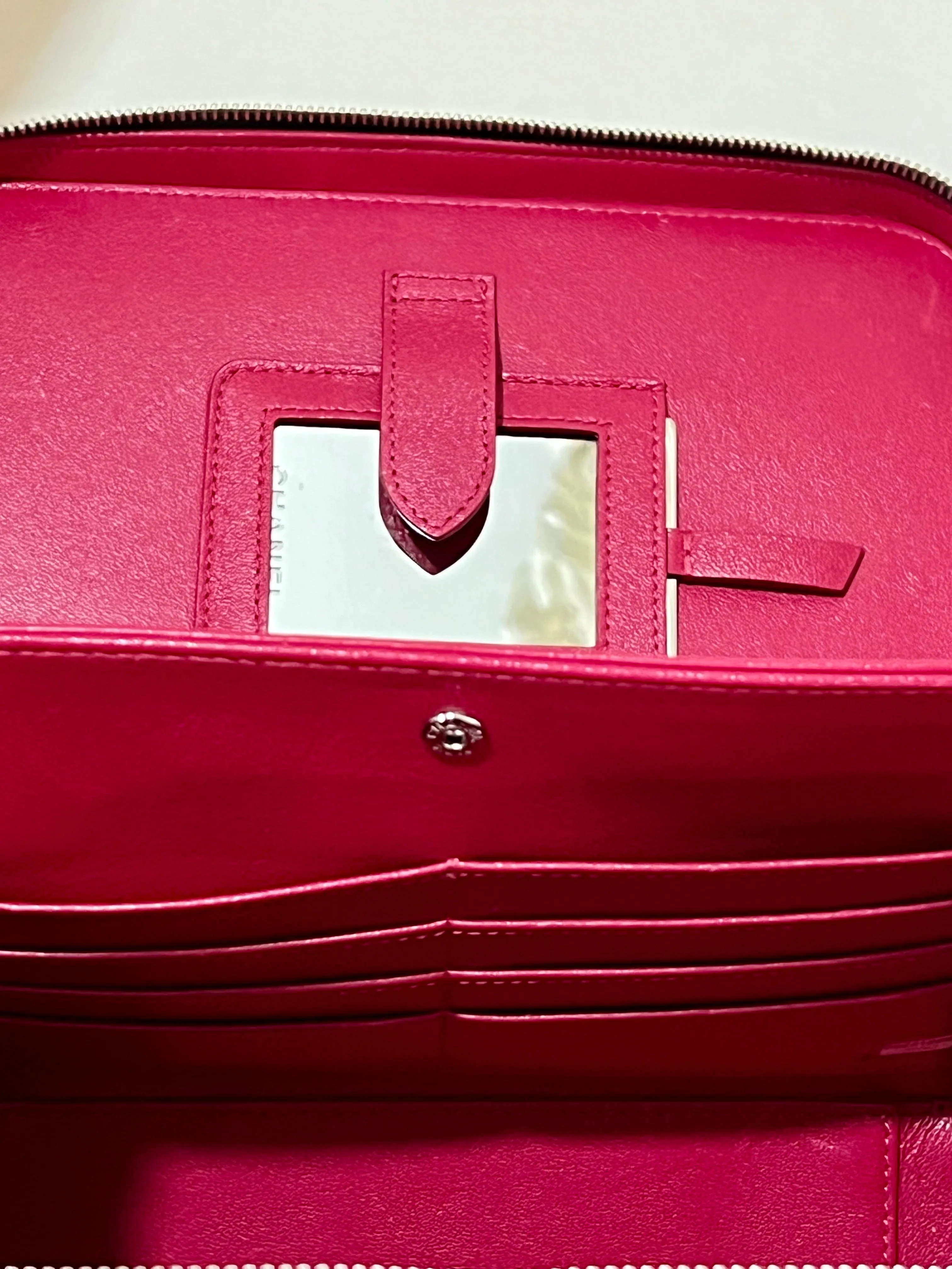 CHANEL CAVIAR QUILTED MEDIUM CC FILIGREE VANITY CASE