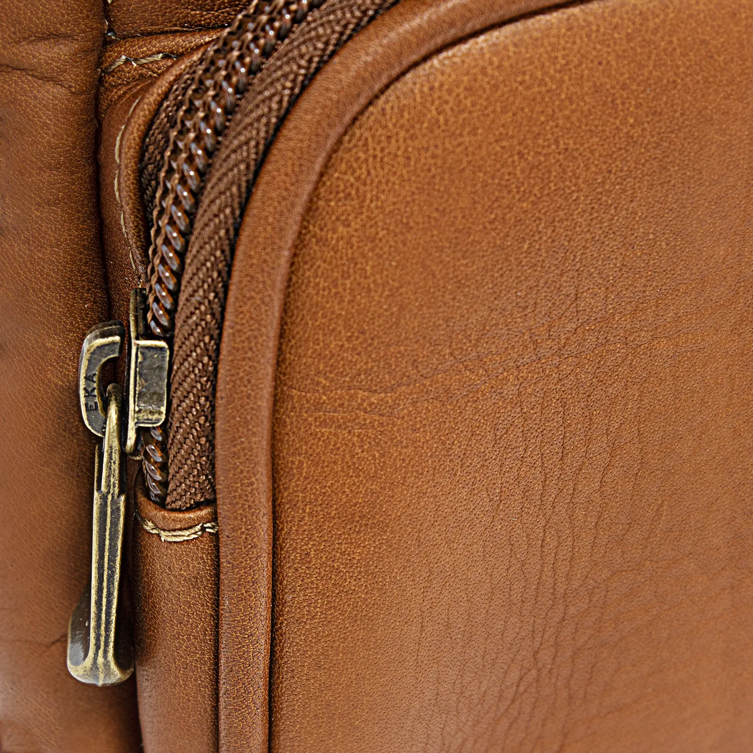 DayTrekr Leather Hip Pack